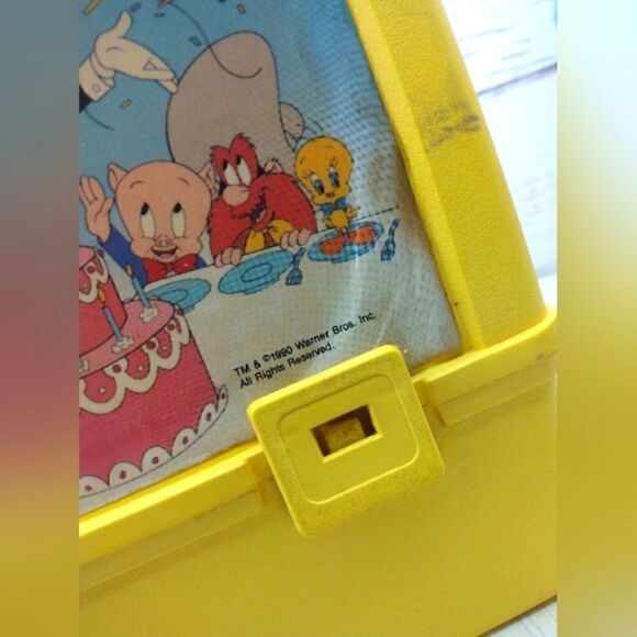 Bugs Bunny & Friends Vintage Lunch Box Warner Brothers Yellow - Picture 6 of 14